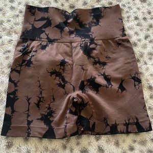 SHEIN Marble Scrunch Butt Shorts